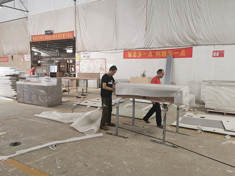 有关展柜制作厂家在生产制造中的几步