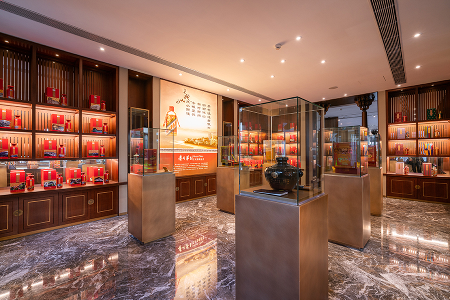 九揽烟酒柜源头工厂：测量设计定制安装一条龙，省心搞定烟酒店装修